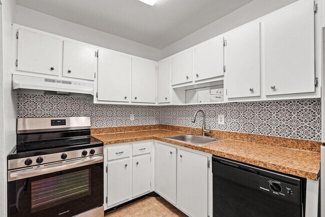 Building Photo - 7831 SW 56th St