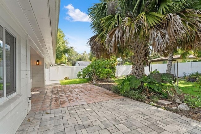 Building Photo - 2725 N Myrtle Ave