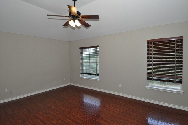 Building Photo - Spacious home for growing family with multiple dining and living areas! HUGE backyard!