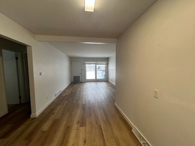 Building Photo - 1403/1405 Daley Avenue