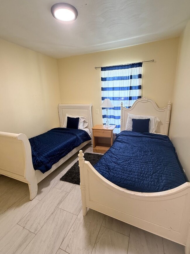 Building Photo - Beautifully Remodeled and updated Longwood beauty!  Call SHEILA C 407-687-7900