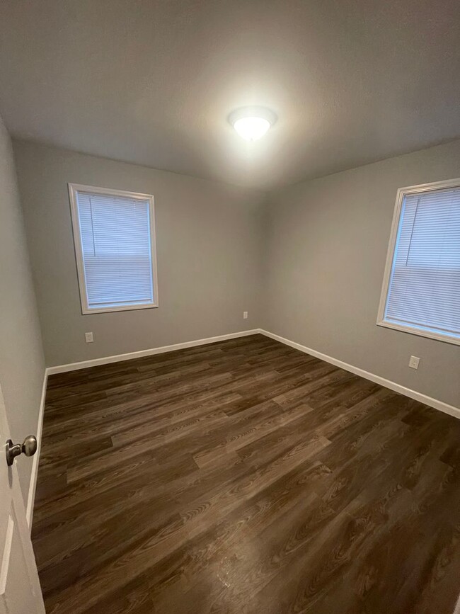 Building Photo - Stunning Newly Remodeled Two Bedroom Home ...