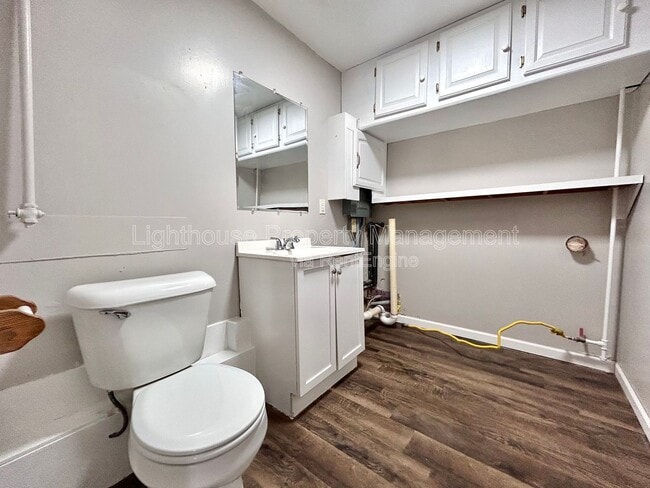 Building Photo - 527 Ferndale Ave NW