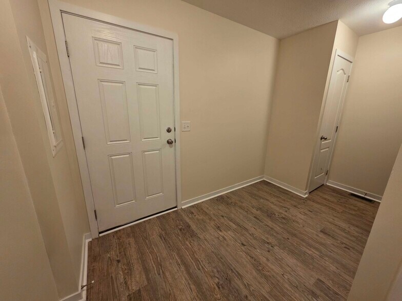 Building Photo - 3681 Hawthorne St