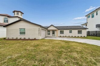 Building Photo - 3921 Versailles Dr