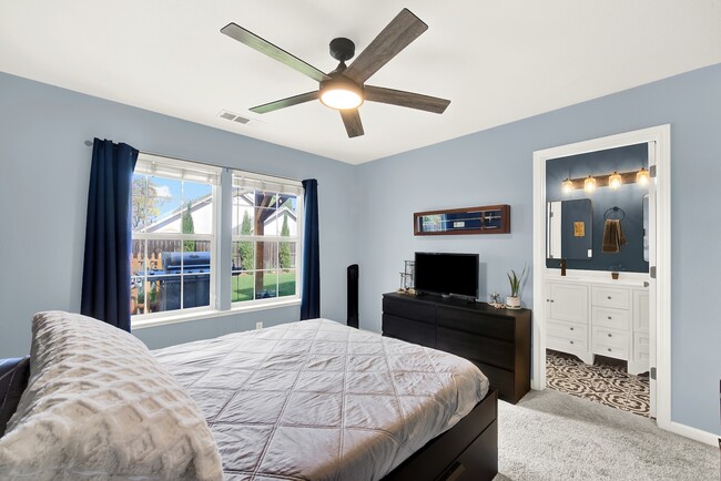 Building Photo - 209 White Oak Ln