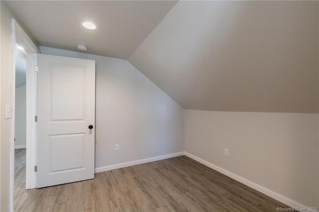 Building Photo - 31 Willetts Ave
