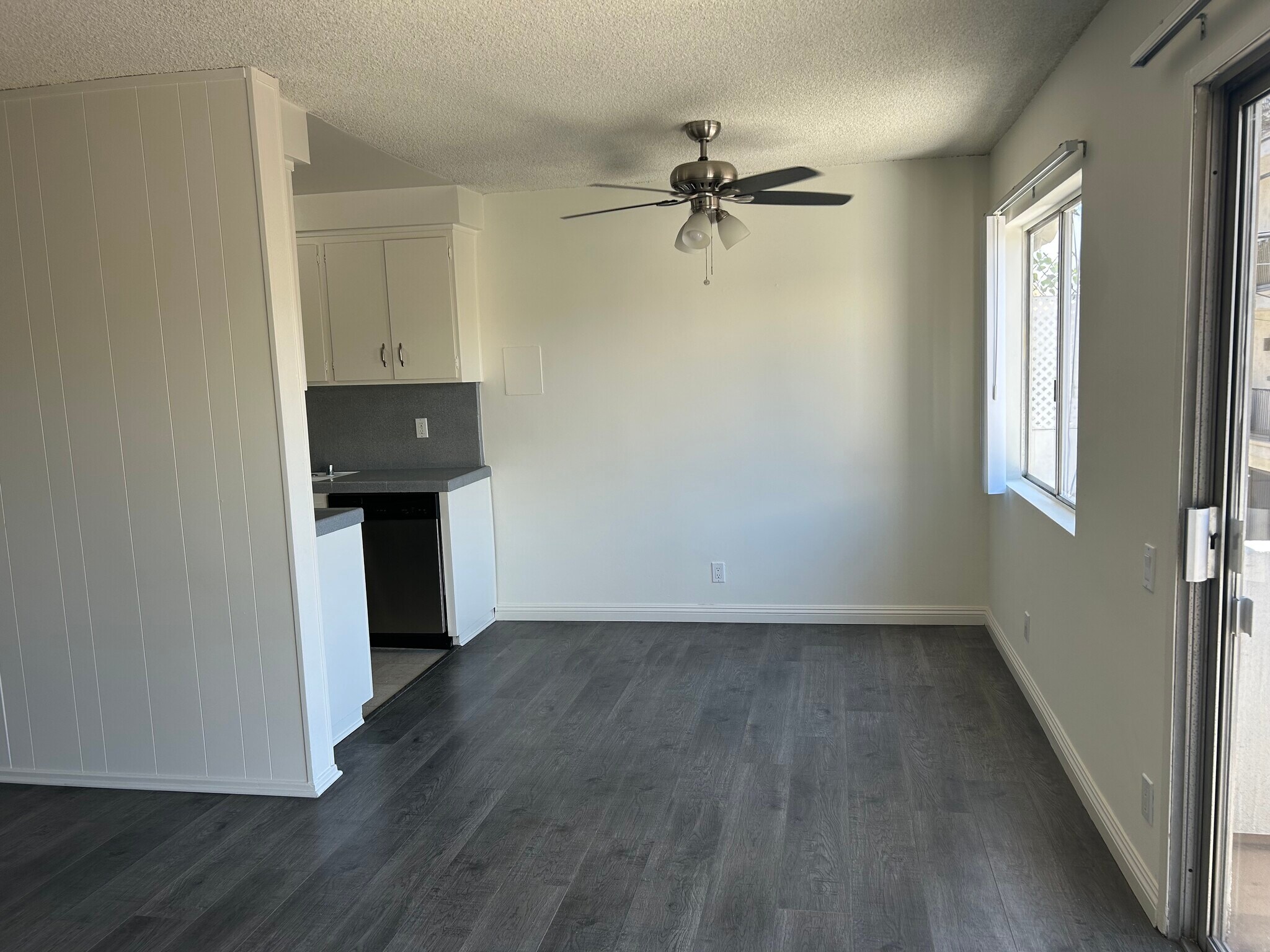 Building Photo - 1333 S Bundy Dr