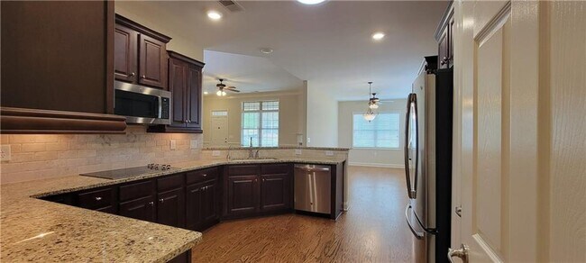 Building Photo - Luxury Living in South Forsyth