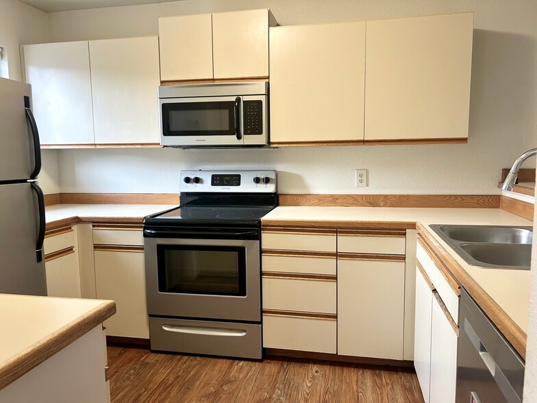 Building Photo - 3420 Granger Ave S