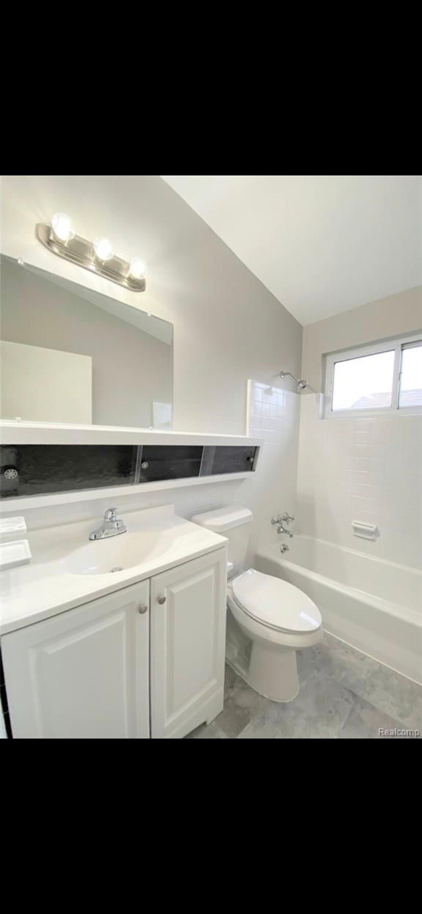 Building Photo - 22837 Sunnyside St