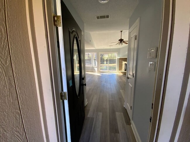 Building Photo - 2817 Forest Dr