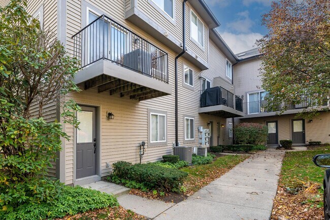 Building Photo - 222 Willis Ave