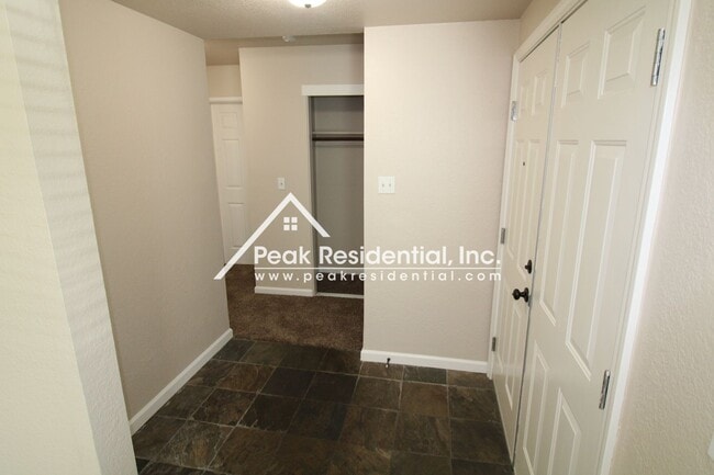 Building Photo - Beautifully Renovated 3bd Citrus Heights Home with Large Yard