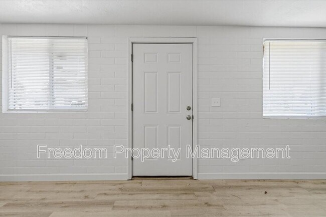 Building Photo - 3114 Iowa Ave