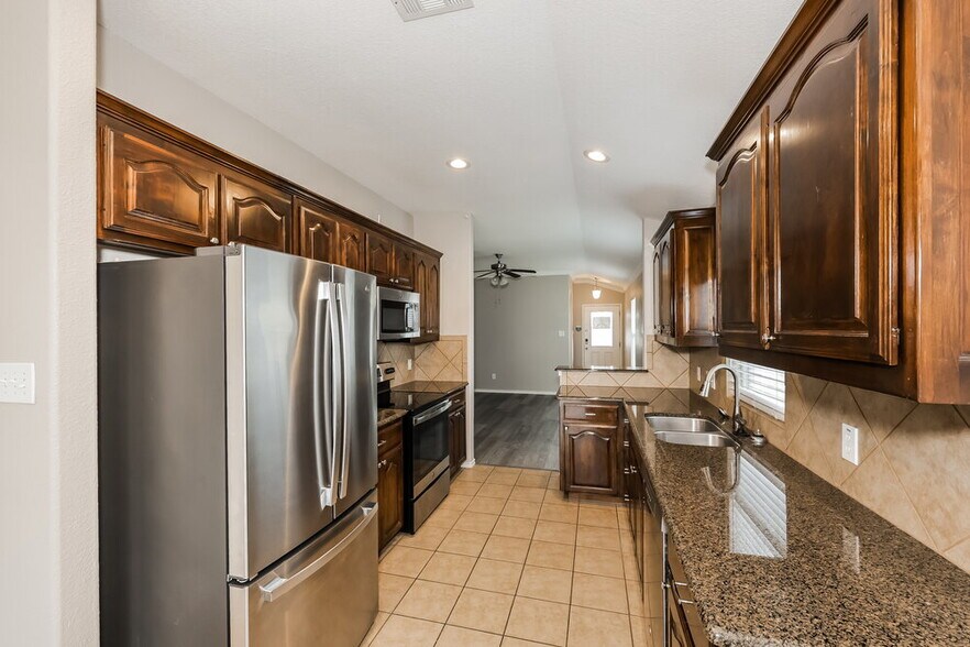 Building Photo - 2105 Charmion Ln