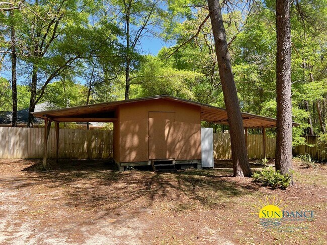 Building Photo - Charming 3 Bedroom Home with Pool, RV/Boat...