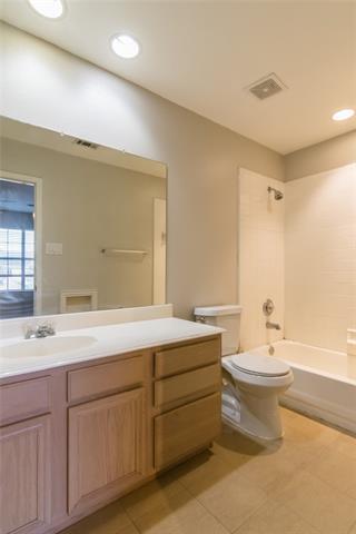 Building Photo - 3904 Brandon Park Dr