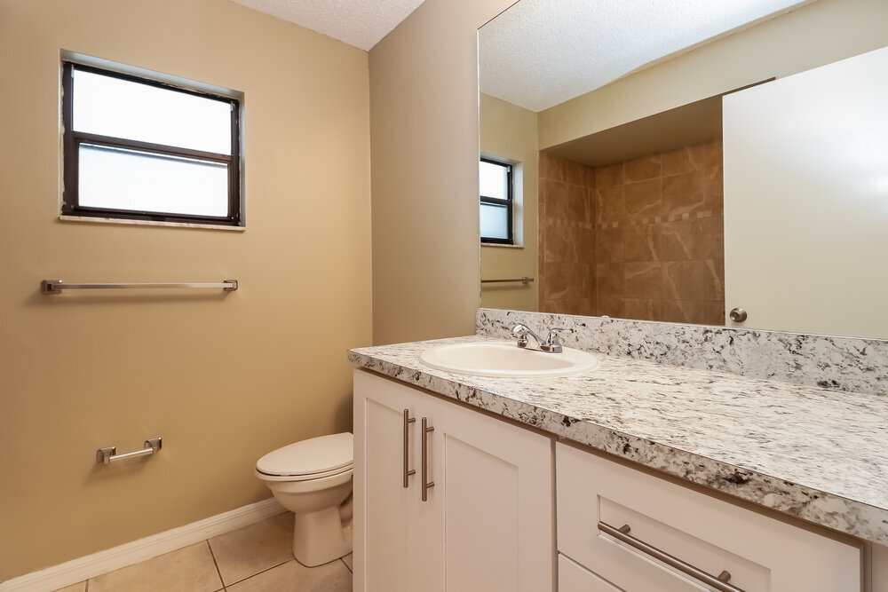 Building Photo - 1305 Jambalana Dr