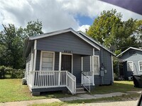 Building Photo - 4808 1/2 Ireland St