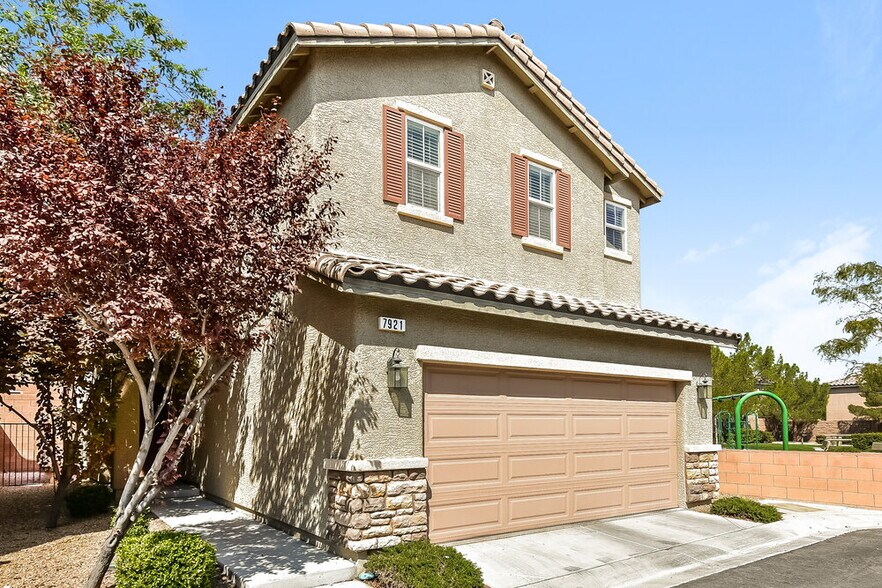 Building Photo - 7921 Point Oaks Ct