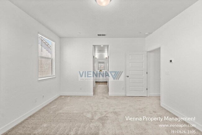 Building Photo - 6000 Waddington Wy