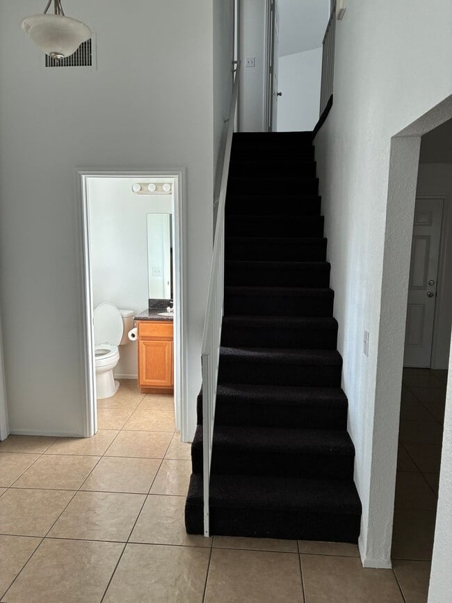 Building Photo - Move-in Ready New Paint & New Carpet 3 bed 2.5 bath La Sierra Home