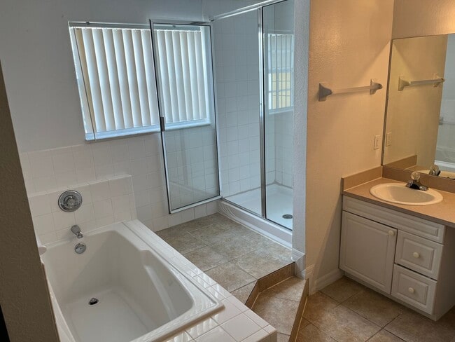 Building Photo - 409 Coconut Palm Way