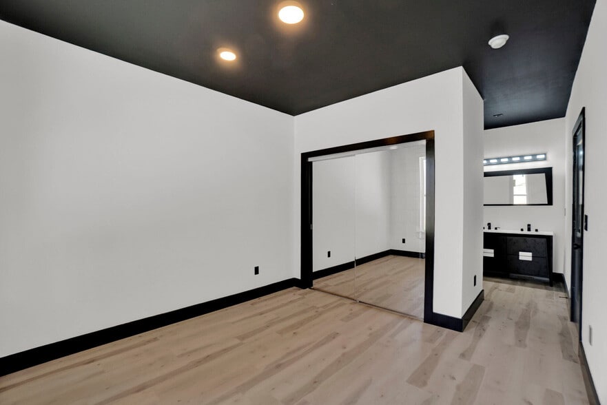 Building Photo - Room in House on Pursley St