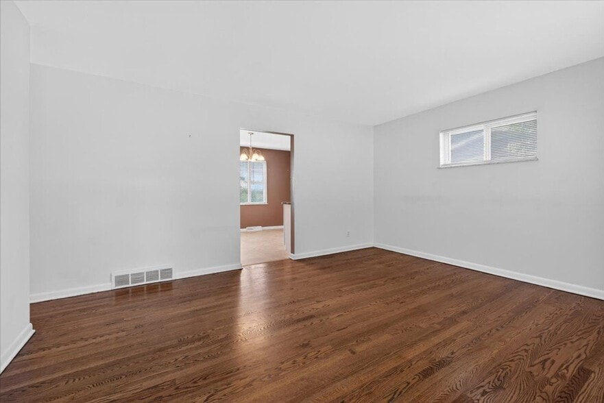 Building Photo - 21 Fern Ridge Ave