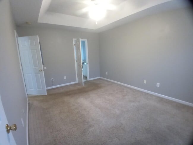 Building Photo - 2212 Dartmouth Dr