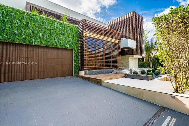 Building Photo - 3009 Pine Tree Dr