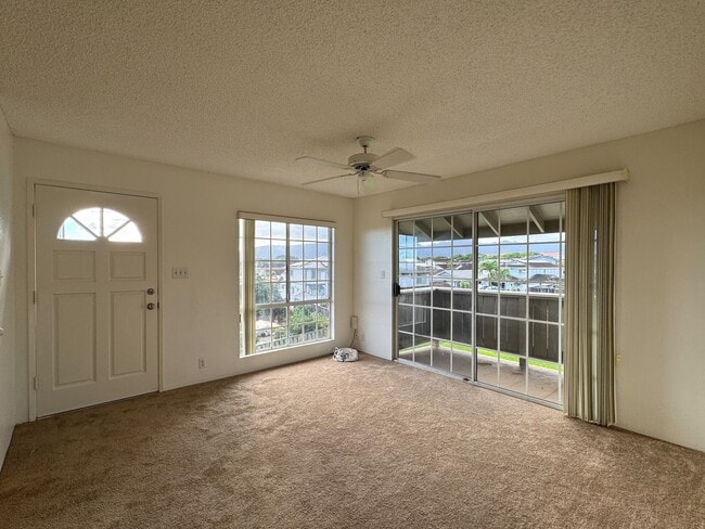 Building Photo - Available June 1. 1BD/1BA/1PKG at Royal Palm in Waipio.
