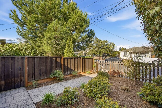 Building Photo - 541 Jackson Ave