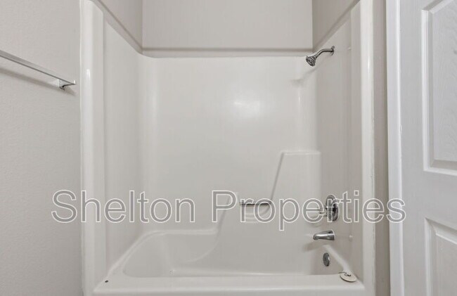 Building Photo - 860 E Brown Rd