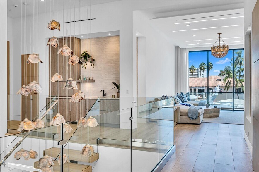 Building Photo - 408 Coral Way