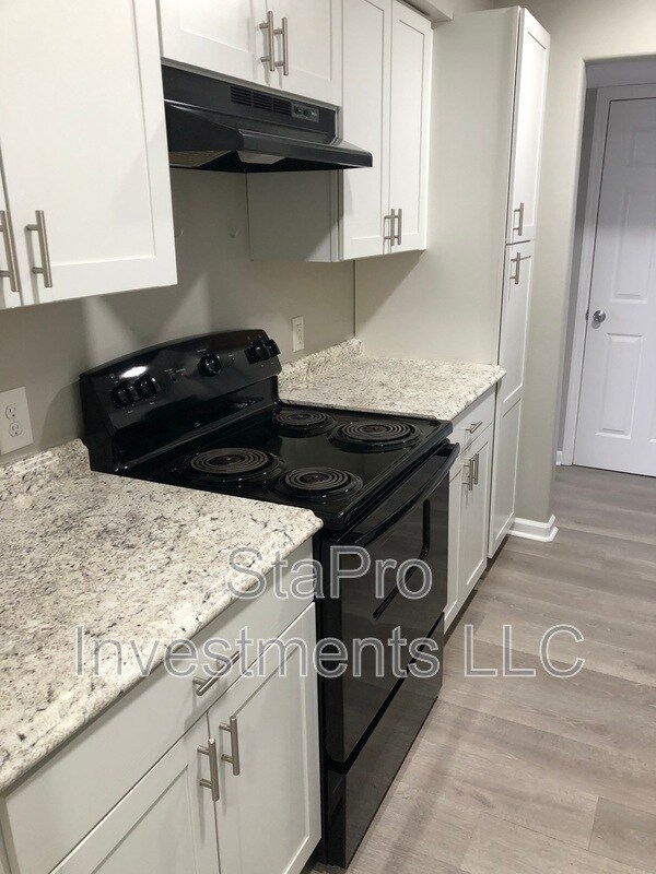 Building Photo - 2360 Hamilton Ave