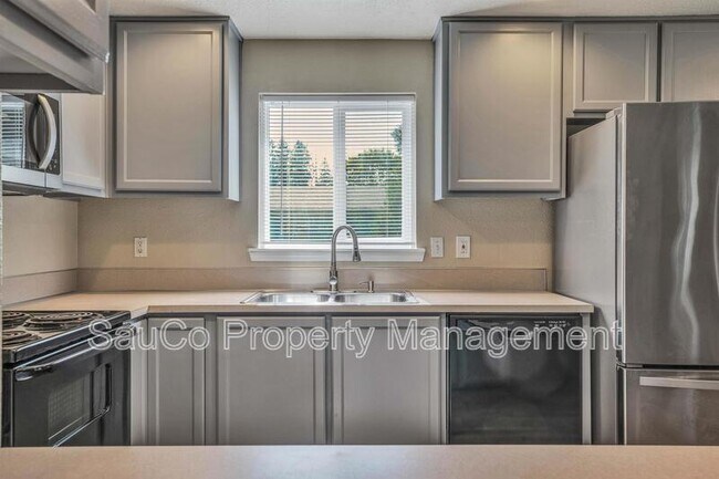 Building Photo - 2423 NW 3rd Ave