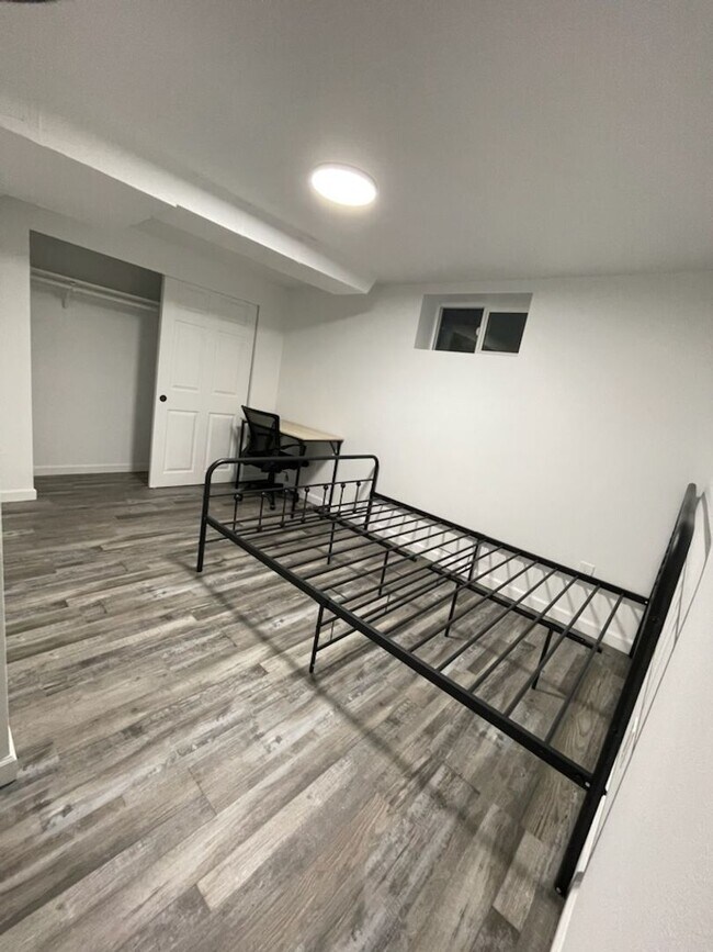 Building Photo - Room for rent in shared home near UP