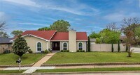 Building Photo - 6401 Glenmoor Dr