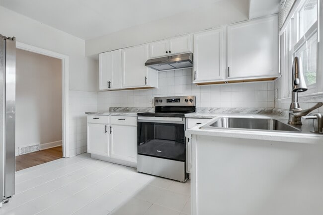 Building Photo - 3728 Standish Ave