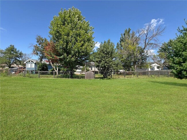 Building Photo - 11225 Hampshire Ct W