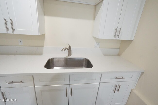 Building Photo - 448 W 41st Pl