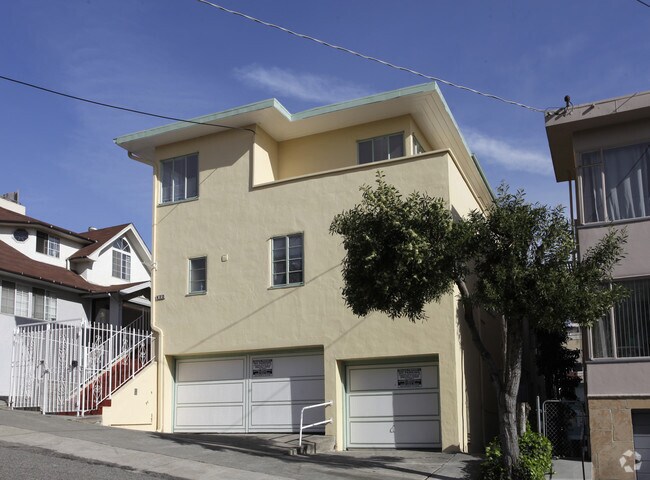 Building Photo - 420 Merritt Ave