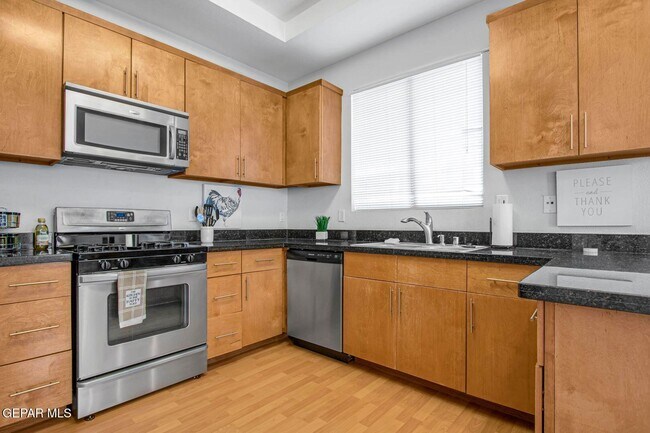 Building Photo - 5533 Ignacio Frias Dr