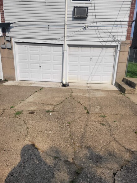 Building Photo - 9448 Lansford St