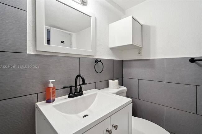 Building Photo - 6484 Indian Creek Dr