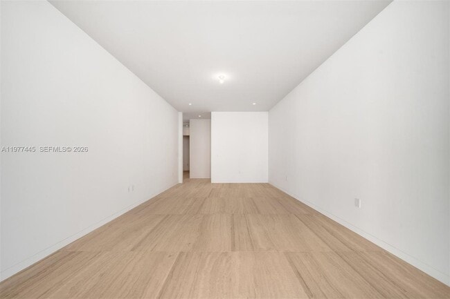 Building Photo - 5 Grove Isle Dr