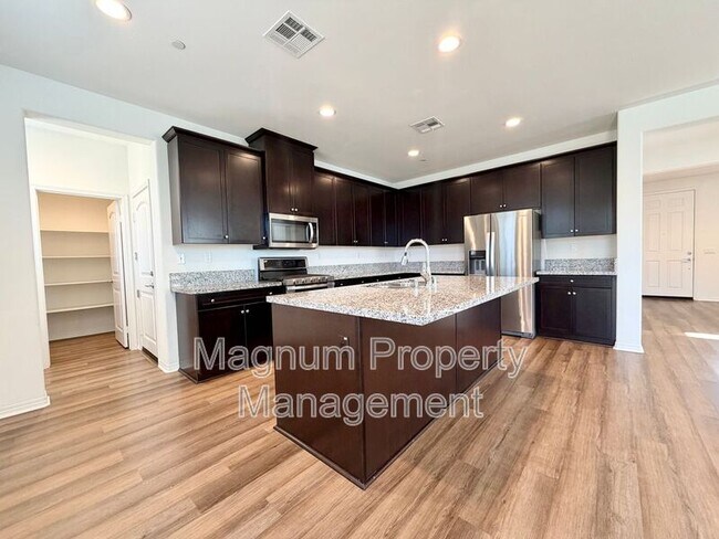 Building Photo - 34124 Thistlewood Ave