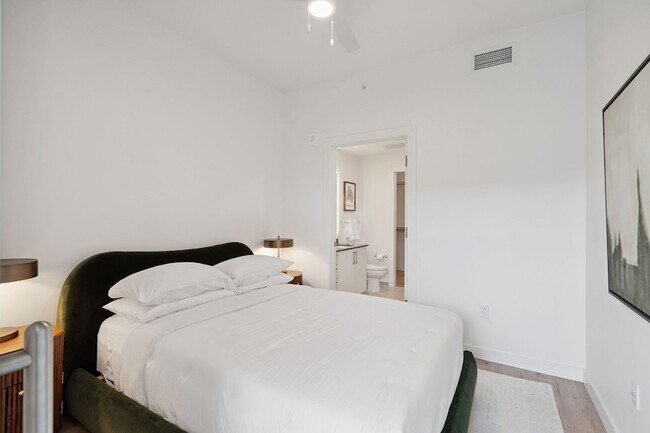 Building Photo - 1212 Demonbreun St